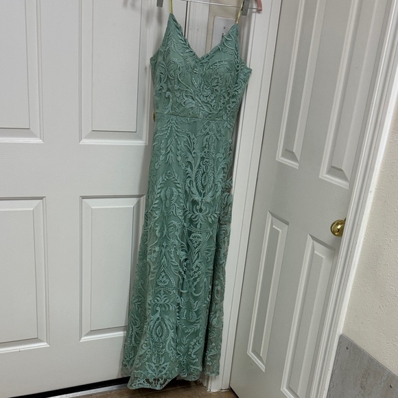 Jodi Kristopher Dresses & Skirts - Jodi Kristopher Sage Green Lace Maxi Dress with Spaghetti Straps good condition